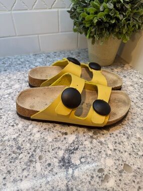 Papillio Birkenstock yellow Arizona slides 2 buckle size 36 or womens size 5